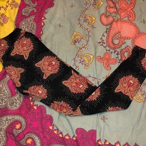 EUC LLR OS Leggings wolf pattern! Black background